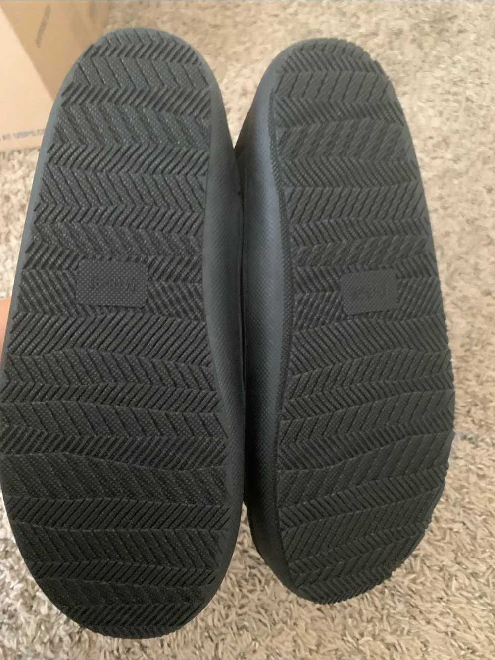 NWT Men's Black Quilted Slip-On Comfort Shoes 8-9